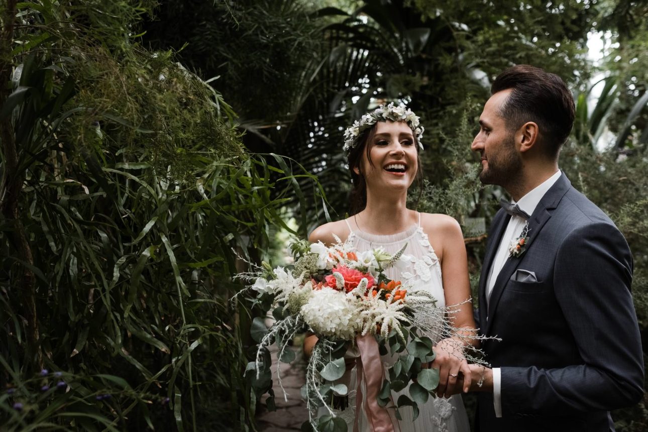 Planten & Blomen- Botanischer Garten- Hochzeitsbilder- Lachende Braut