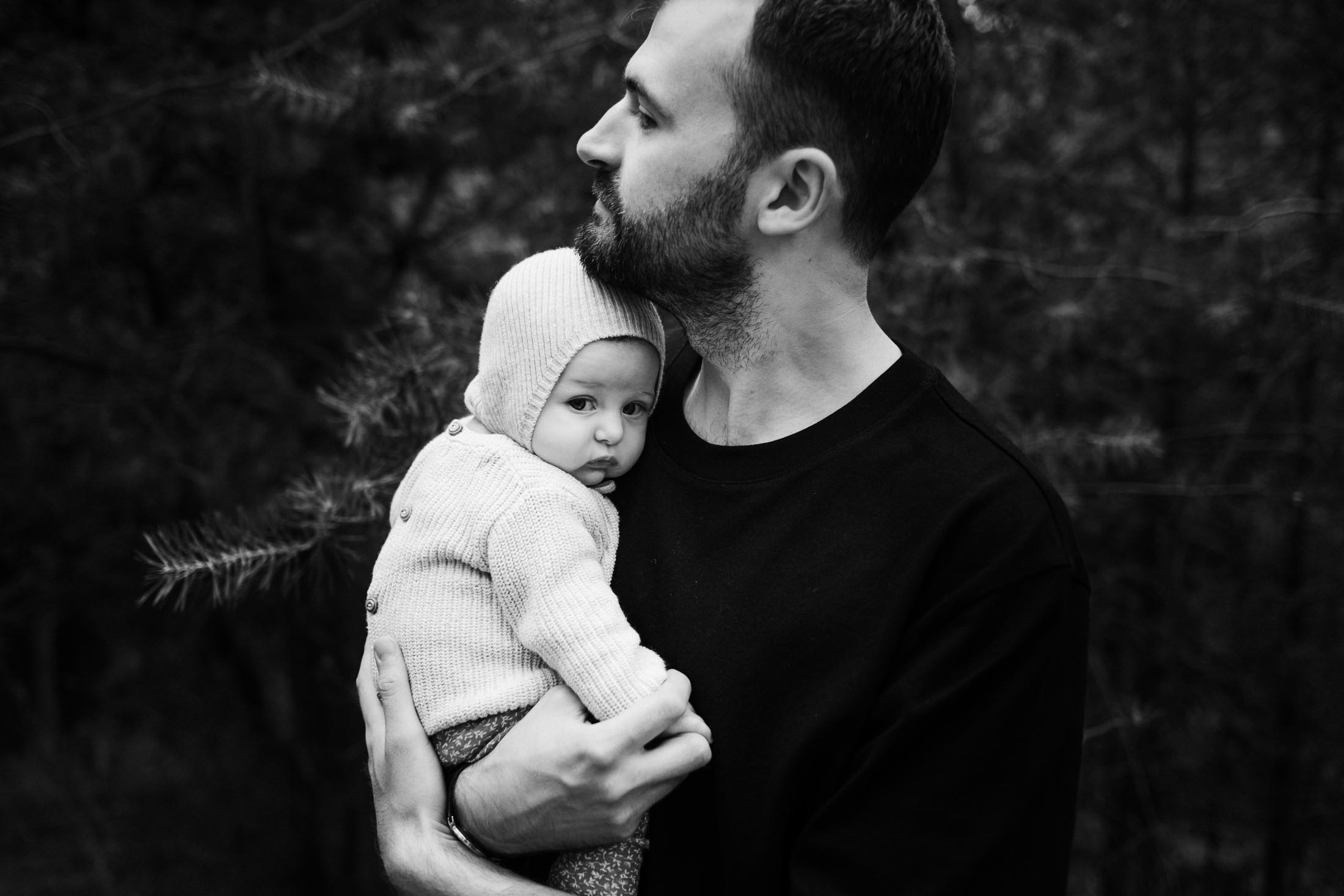 Familienfotografie Hamburg- Kinderfotografie- Papa trägt Kind