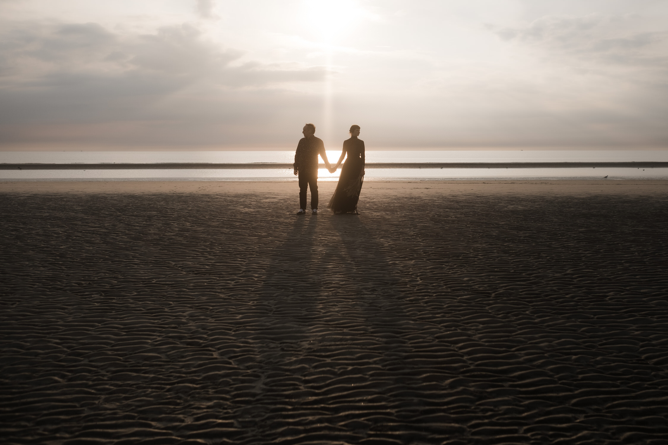 Hochzeitsfotograf Hamburg- Paarshooting am Strand Hochzeitsportraits