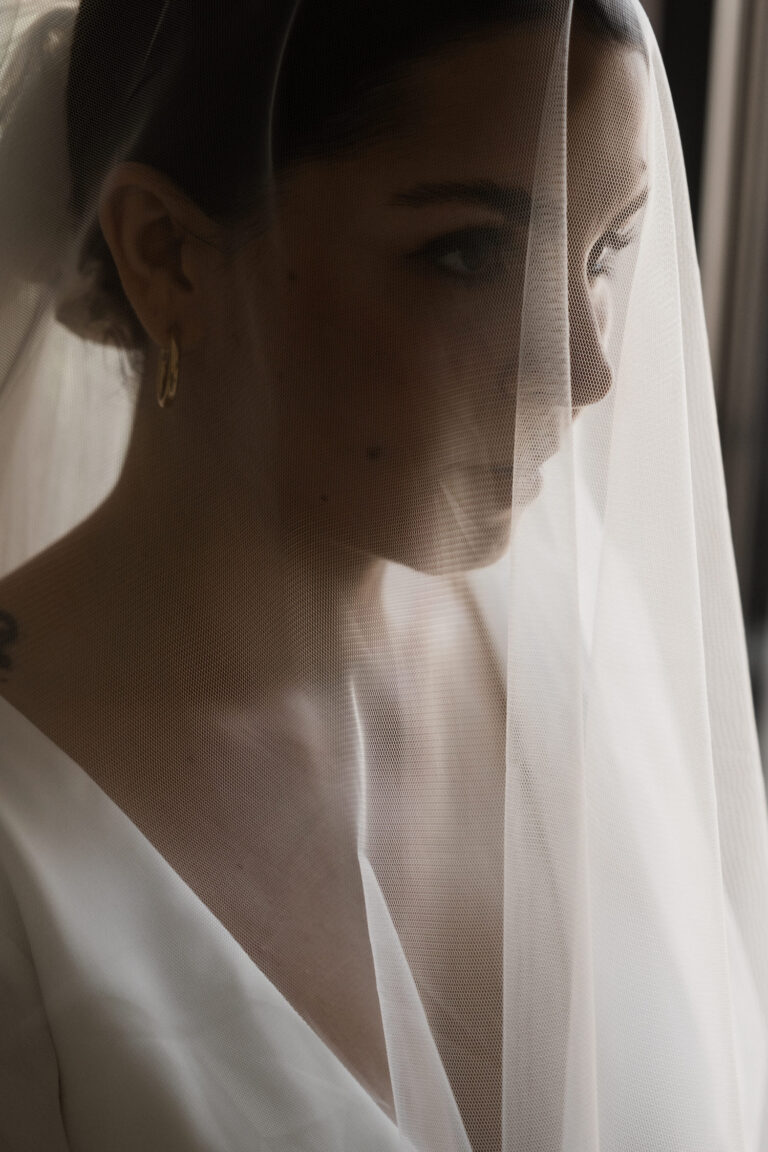 Hochzeitsfotograf Hamburg- Getting Ready- Braut mit Schleier