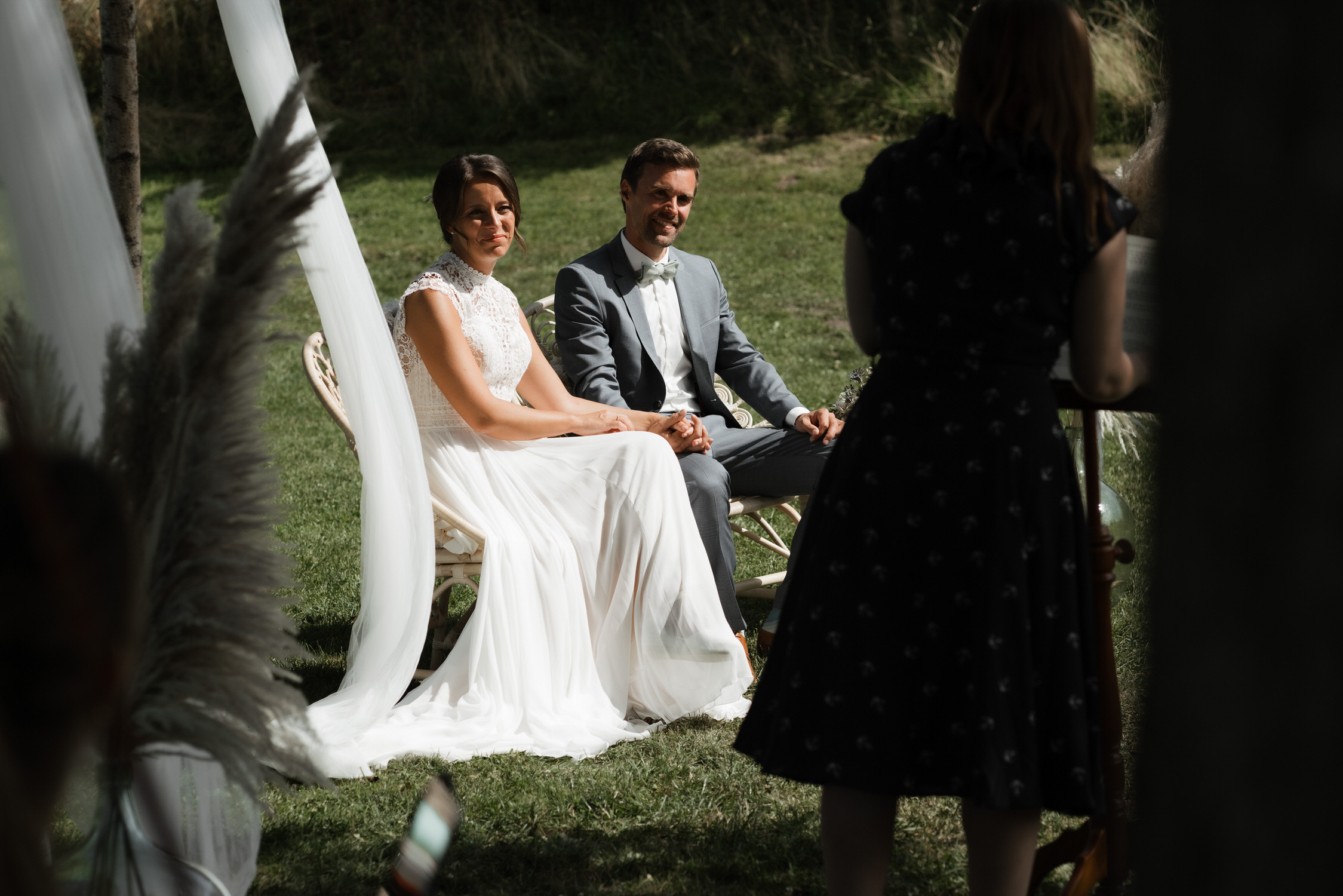 Hochzeitsfotografie Seehotel-Töpferhaus-Freie Trauung- Blick auf Hochzeitspaar