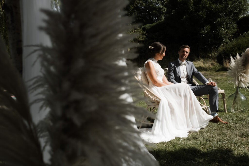 Hochzeitsfotografie Seehotel-Töpferhaus-Freie Trauung- Blick auf Hochzeitspaar