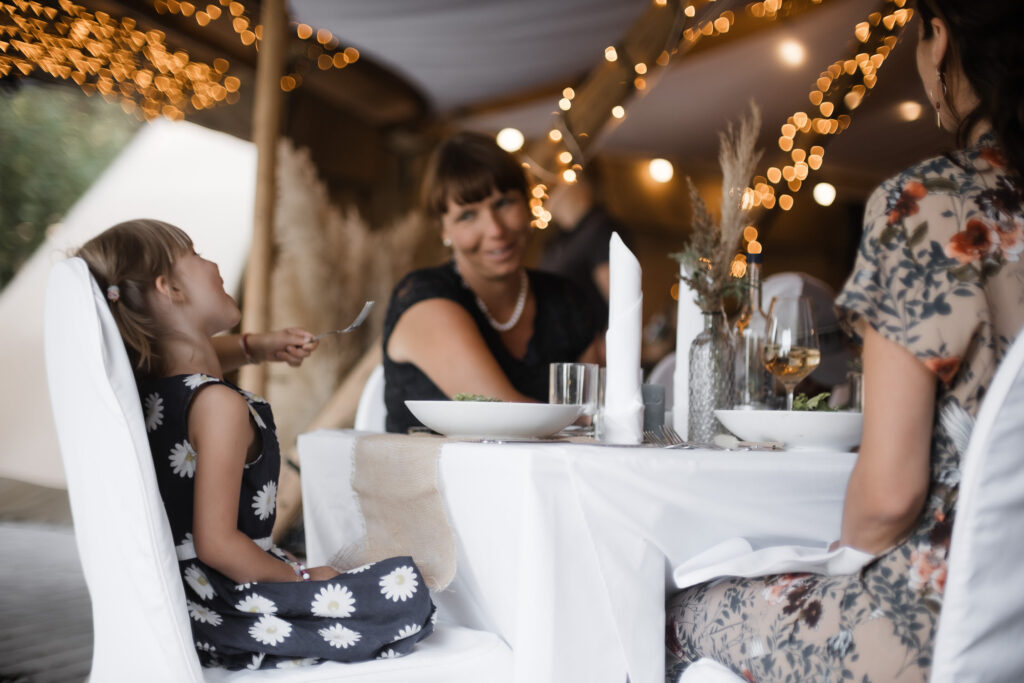 Hochzeitsfotografie Seehotel-Töpferhaus- Dinner- Detailaufnahmen Gäste