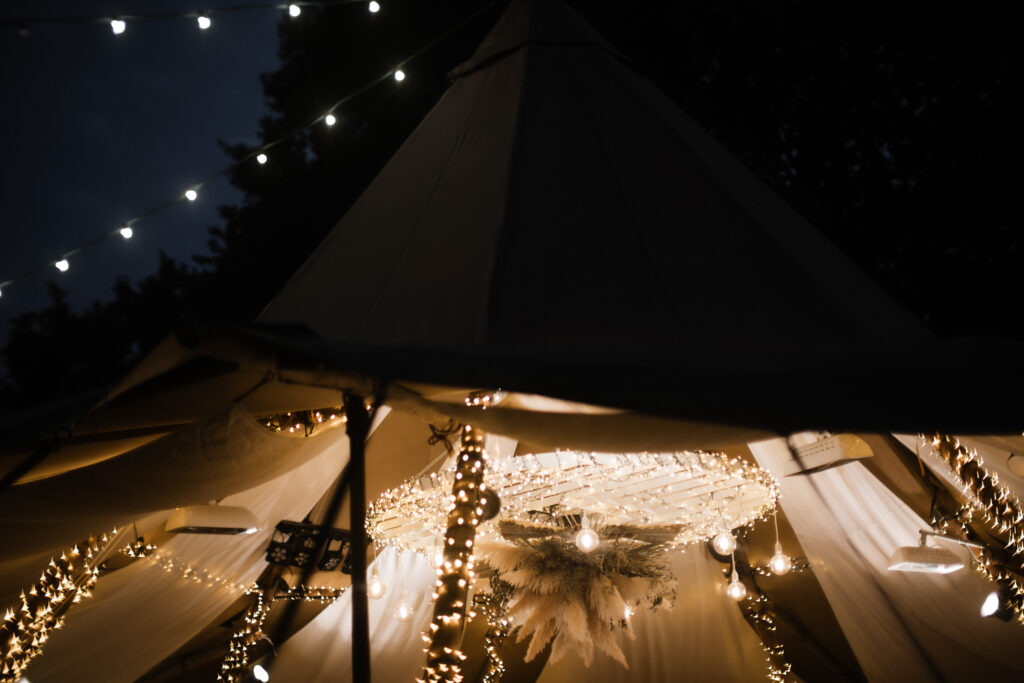 Hochzeitsfotografie Seehotel-Töpferhaus-Nachtmoment Tipizelt