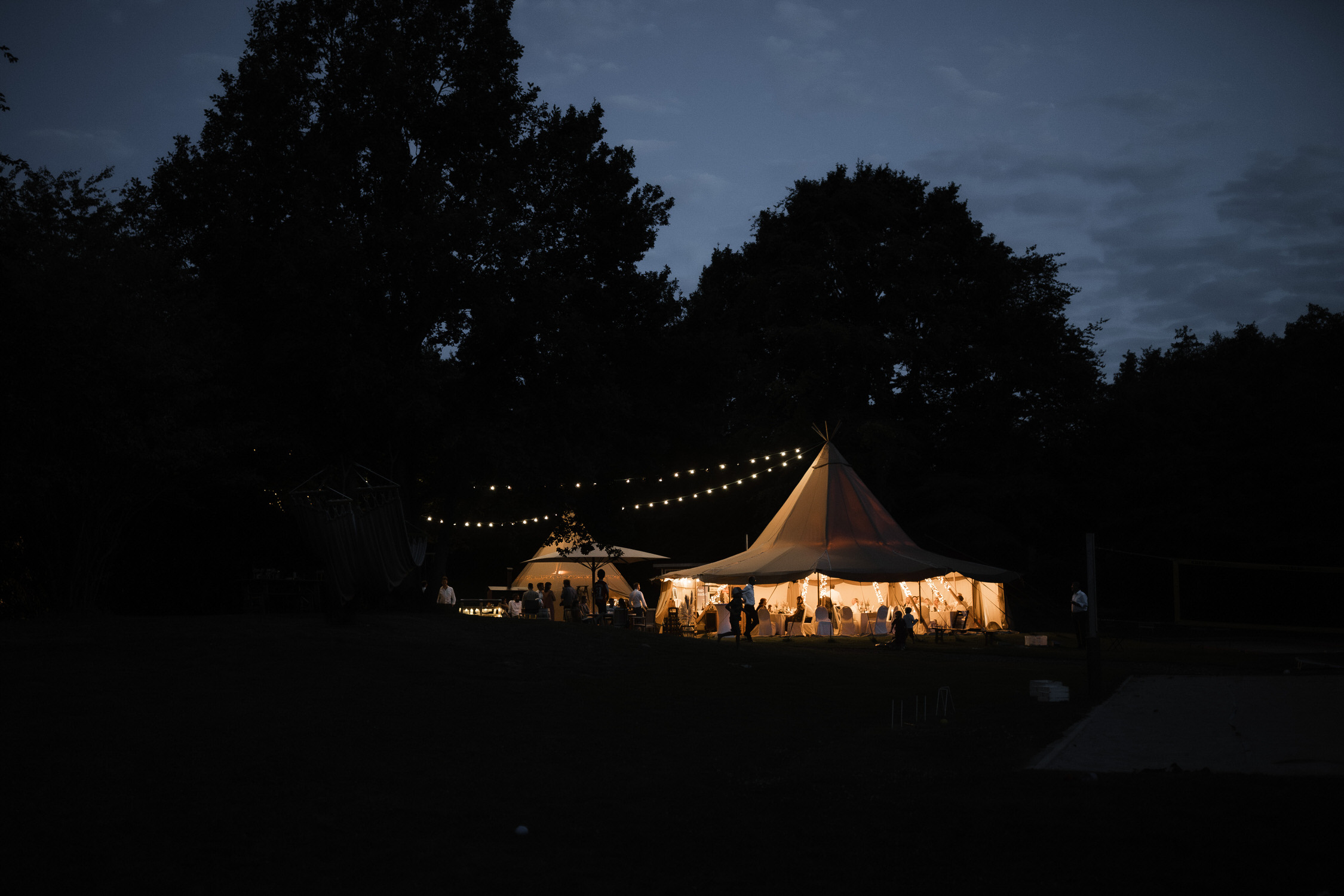 Hochzeitsfotografie Seehotel-Töpferhaus-Nachtmoment Tipizelt